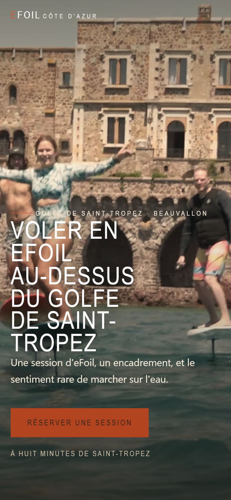 L'accueil sur mobile : titre « Voler en eFoil au-dessus du golfe de Saint-Tropez » sur une vidéo de riders