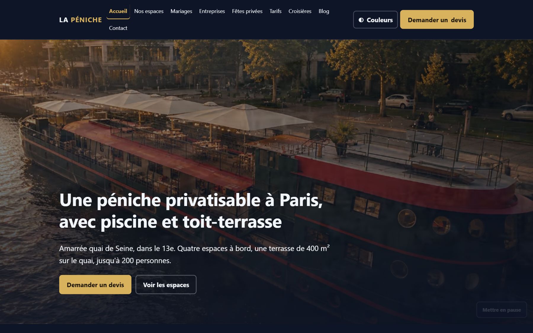Accueil du nouveau site : photo de la péniche à quai au coucher du soleil, titre « Une péniche privatisable à Paris, avec piscine et toit-terrasse » et bouton de devis